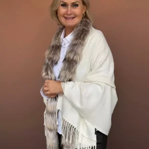 Møller Sjal m/pels – Cream
