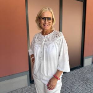 Kamelia, crochet blouse