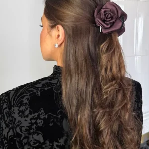 Hårklype blomst satenglook – Burgunder