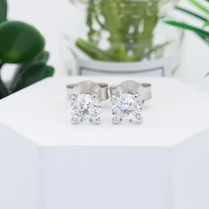 (TAKST 90.000,-) 1,02 CT NATURLIGE DIAMANTØREDOBBER